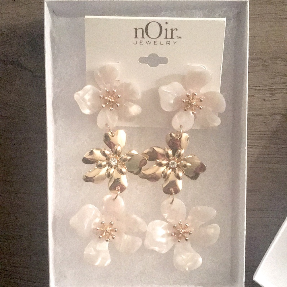 Beautiful Floral Dangle Earrings